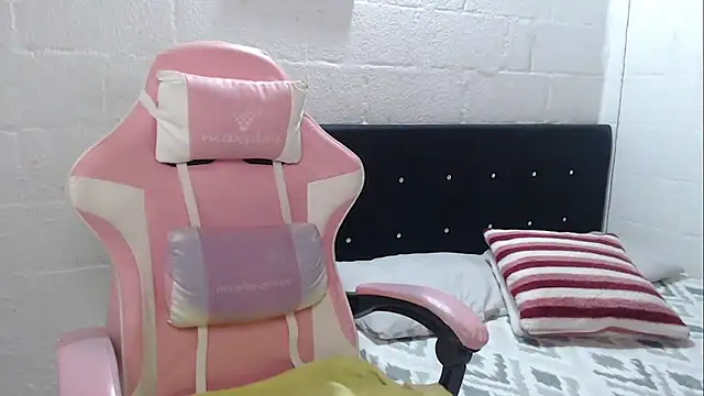 jade04 roberts online show from February 24, 2026, 10:35 am