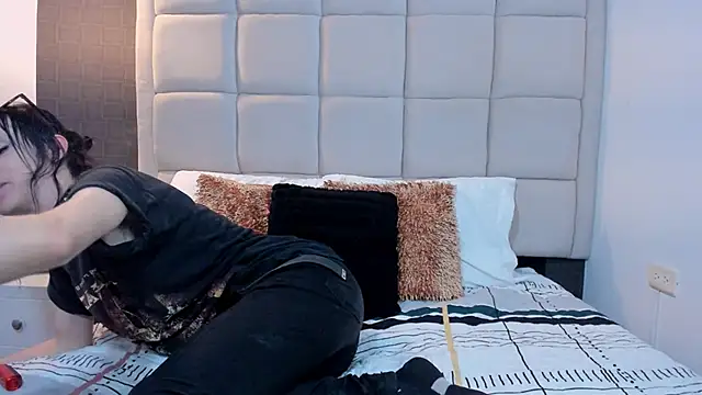 Hecatee 77 online show from January 5, 2025, 7:28 pm