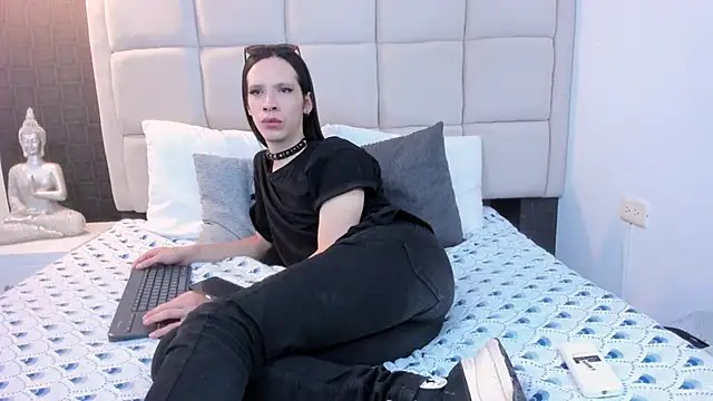 Hecatee 77 online show from March 4, 2025, 8:05 pm