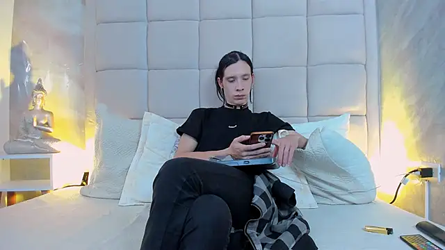 Hecatee 77 online show from October 22, 2025, 7:35 pm