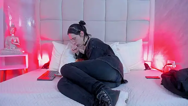 Hecatee 77 online show from December 2, 2025, 7:53 pm