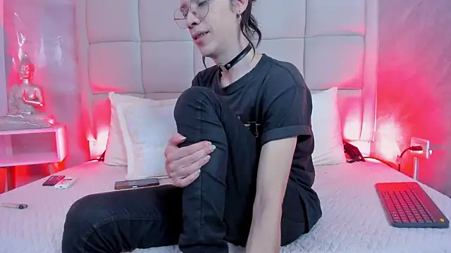 Hecatee 77 online show from December 4, 2025, 7:44 pm