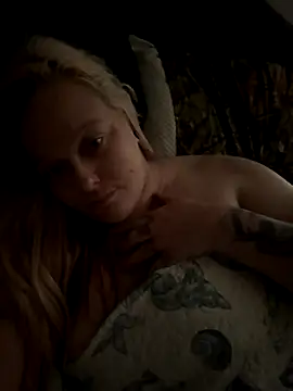 Cumslutsnowbunnie69 online show from October 13, 2025, 2:55 am