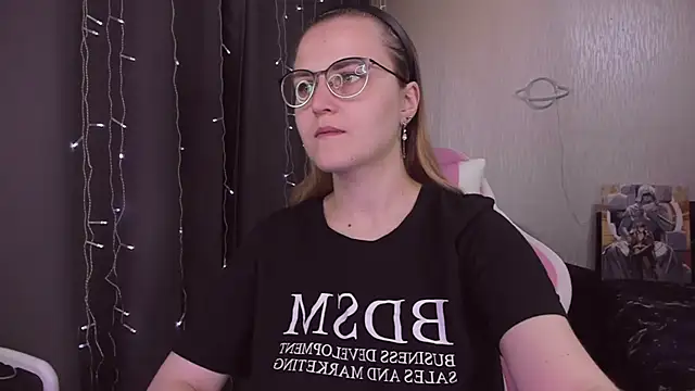 MissBrightShine online show from October 8, 2025, 10:02 am