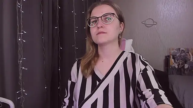 MissBrightShine online show from November 8, 2025, 12:05 pm