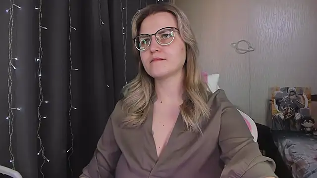 MissBrightShine online show from March 17, 2026, 12:19 pm