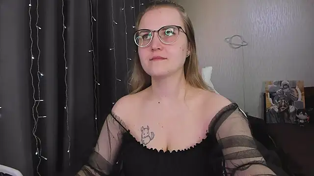 MissBrightShine online show from April 10, 2026, 3:06 pm