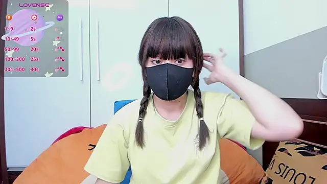 alonelove   online show from September 25, 2025, 2:04 am