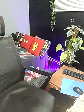 Rayansmith  online show from October 20, 2025, 11:32 am