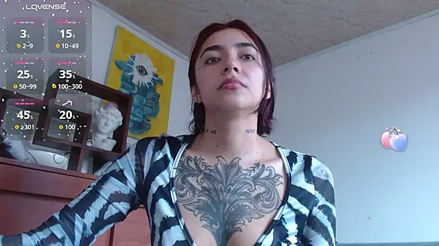 ZoeBakers  online show from September 25, 2025, 5:49 pm