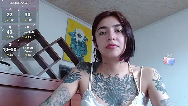 ZoeBakers  online show from September 30, 2025, 4:12 pm