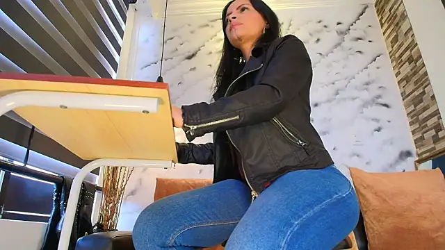 Sophie LittleS online show from February 14, 2026, 1:19 pm