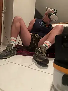 Snapshot of LeviXtreme chatting on April 3, 2026, 10:19 pm LeviXtreme online show from April 3, 2026, 10:19 pm