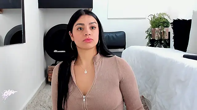 Paula Desousa online show from January 4, 2025, 4:00 pm