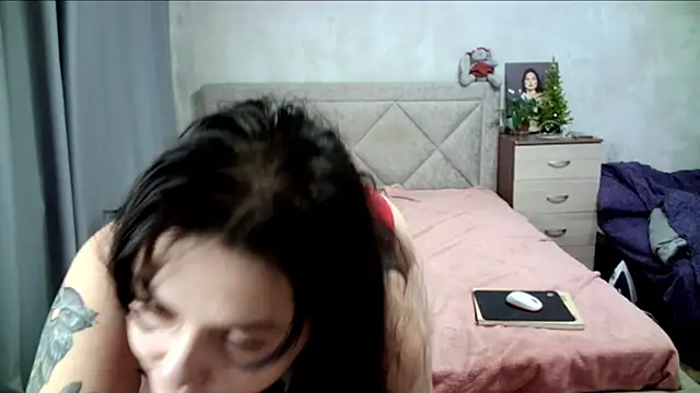 juliettkalen online show from December 23, 2024, 4:01 am