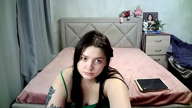 juliettkalen online show from February 11, 2025, 2:25 am