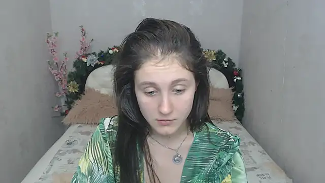 Holliy Cooper online show from January 6, 2025, 11:42 pm