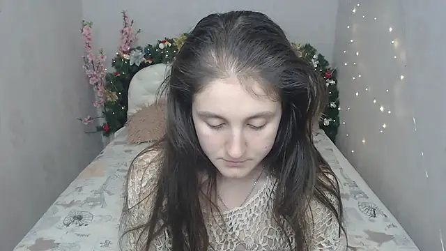 Holliy Cooper online show from January 7, 2025, 8:42 pm