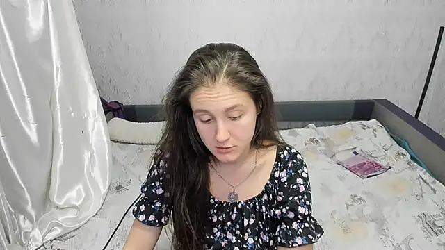 Holliy Cooper online show from January 14, 2025, 12:45 pm