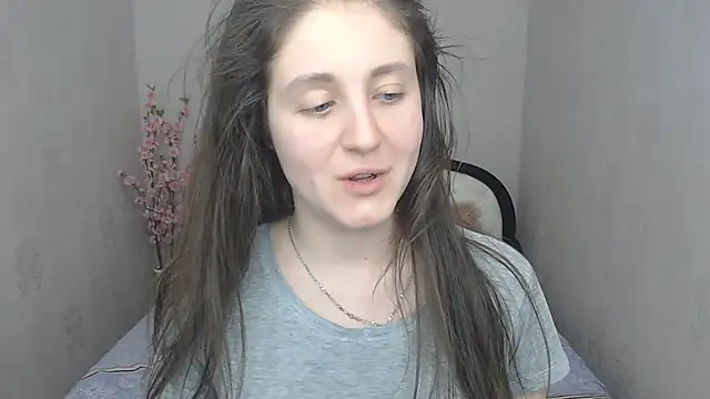 Holliy Cooper online show from February 5, 2025, 2:48 pm