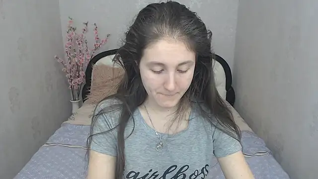 Holliy Cooper online show from February 6, 2025, 7:24 am