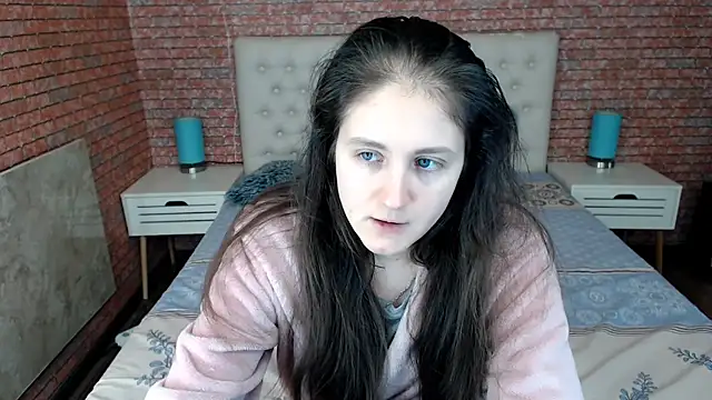 Holliy Cooper online show from February 7, 2025, 9:16 am