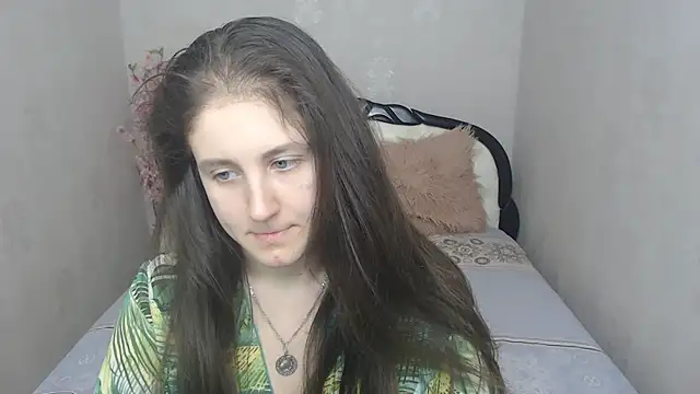 Holliy Cooper online show from March 12, 2025, 9:44 am