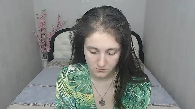 Holliy Cooper online show from March 13, 2025, 10:57 am