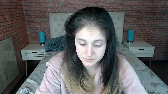 Holliy Cooper online show from September 22, 2025, 7:54 am