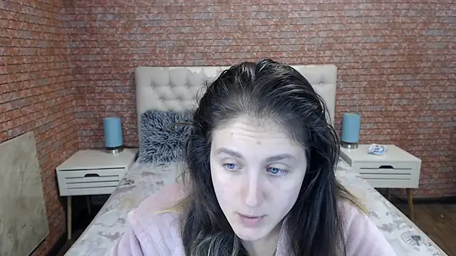 Holliy Cooper online show from September 23, 2025, 7:22 am