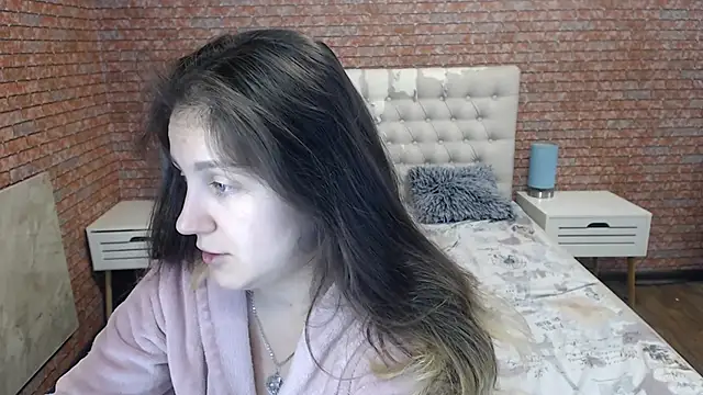 Holliy Cooper online show from September 24, 2025, 7:55 am