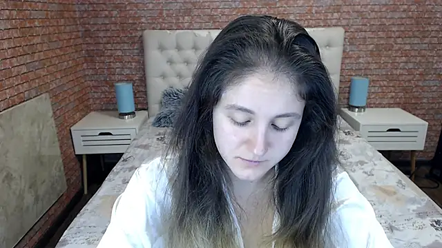 Holliy Cooper online show from October 7, 2025, 8:00 am