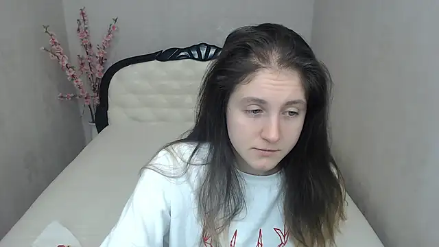 Holliy Cooper online show from December 16, 2025, 6:18 am