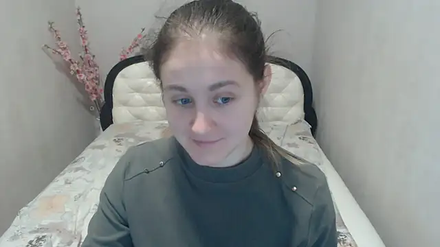 Holliy Cooper online show from April 2, 2026, 8:34 am