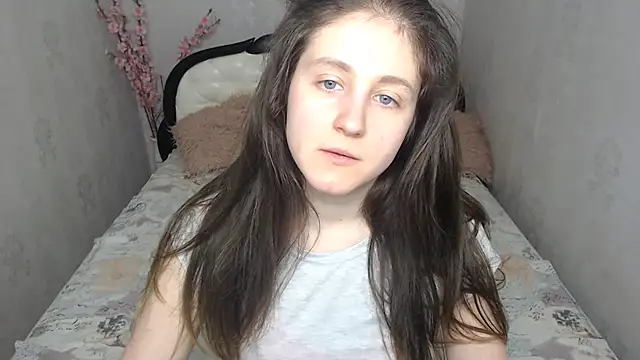 Holliy Cooper online show from June 3, 2026, 9:01 am
