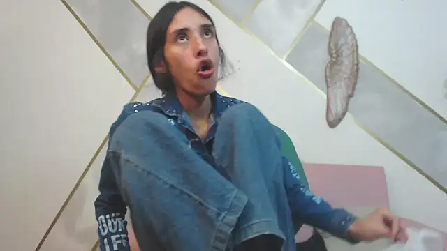 RoxanaCyrano  online show from February 24, 2025, 7:52 pm