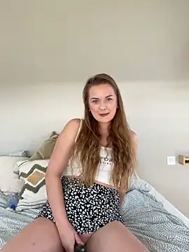 Snapshot of ElenaRebelle chatting on December 19, 2024, 11:39 am ElenaRebelle online show from December 19, 2024, 11:39 am