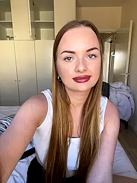 Snapshot of ElenaRebelle chatting on October 2, 2025, 7:26 am ElenaRebelle online show from October 2, 2025, 7:26 am