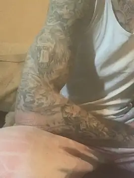 Snapshot of PIercingBoy38 chatting on February 26, 2025, 8:26 am PIercingBoy38 online show from February 26, 2025, 8:26 am