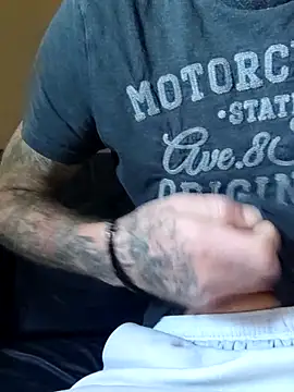 Snapshot of PIercingBoy38 chatting on September 24, 2025, 1:47 pm PIercingBoy38 online show from September 24, 2025, 1:47 pm