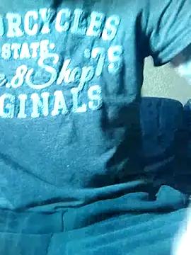 Snapshot of PIercingBoy38 chatting on October 27, 2025, 1:04 pm PIercingBoy38 online show from October 27, 2025, 1:04 pm