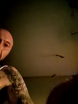 Snapshot of PIercingBoy38 chatting on November 16, 2025, 2:06 am PIercingBoy38 online show from November 16, 2025, 2:06 am