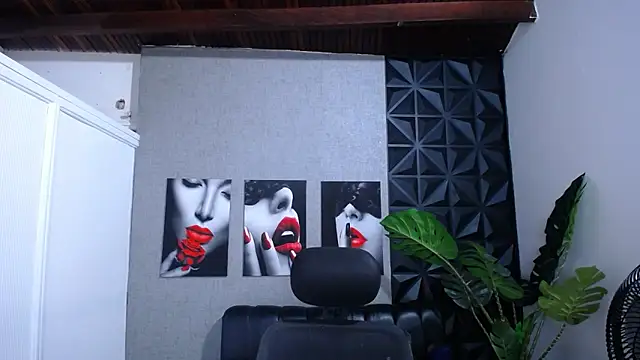 Valentinaa mature online show from March 31, 2026, 8:53 pm