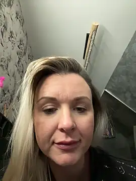 Bella-Tight online show from February 12, 2026, 3:29 pm