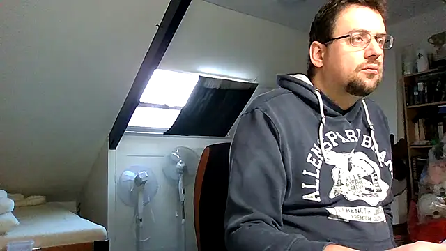 rdewaard81 online show from November 21, 2025, 8:02 am