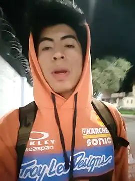 Snapshot of Alexander9827 chatting on January 8, 2025, 12:17 am Alexander9827 online show from January 8, 2025, 12:17 am