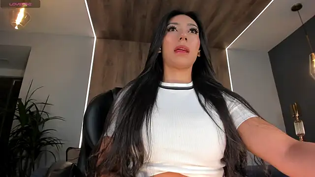 Snapshot of LizzHamilton__ chatting on December 14, 2024, 1:05 pm LizzHamilton online show from December 14, 2024, 1:05 pm