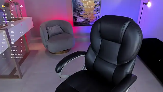 Snapshot of LizzHamilton__ chatting on January 12, 2025, 6:16 pm LizzHamilton online show from January 12, 2025, 6:16 pm