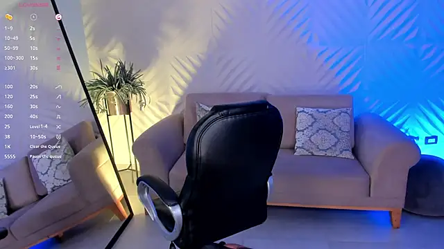 Snapshot of LizzHamilton__ chatting on January 31, 2025, 2:58 am LizzHamilton online show from January 31, 2025, 2:58 am