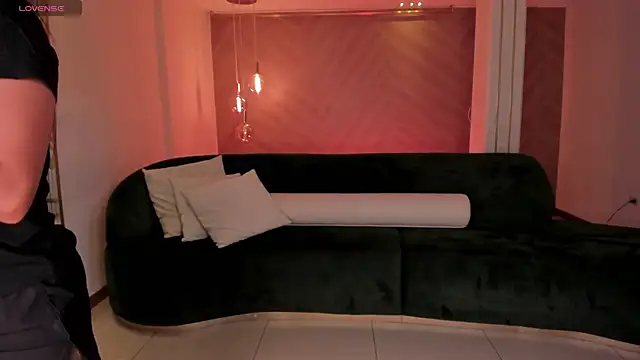 Snapshot of LizzHamilton__ chatting on September 11, 2025, 8:20 pm LizzHamilton online show from September 11, 2025, 8:20 pm